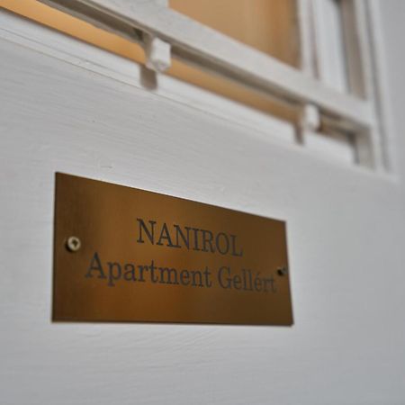 Nanirol Apartment At Gellert Bath Budapest Luaran gambar