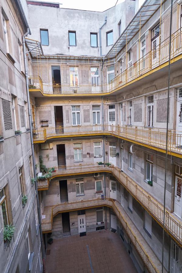 Nanirol Apartment At Gellert Bath Budapest Luaran gambar