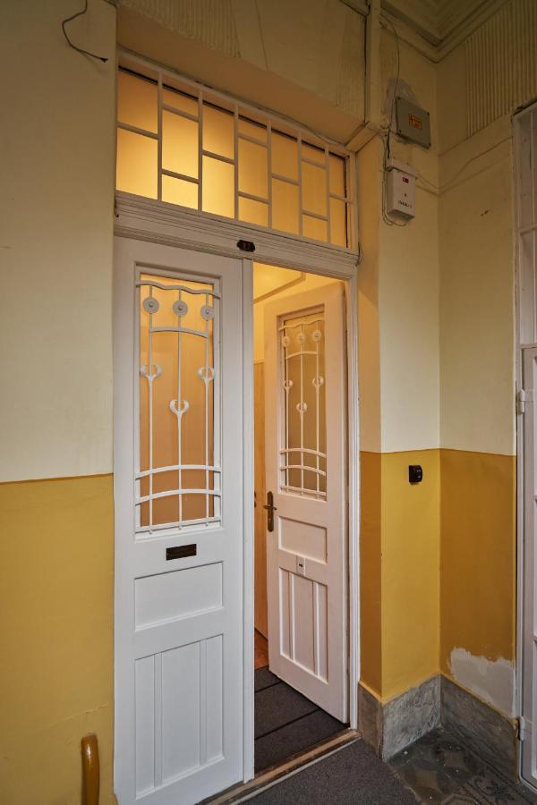 Nanirol Apartment At Gellert Bath Budapest Luaran gambar